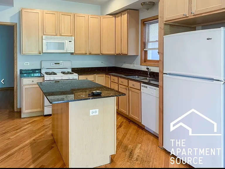 1101 W Cornelia Ave #2 — Photo 1