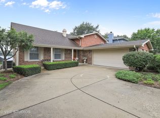 404 N Beck Rd, Lindenhurst, IL 60046