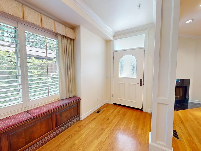 1029 Park Pl — Photo 2