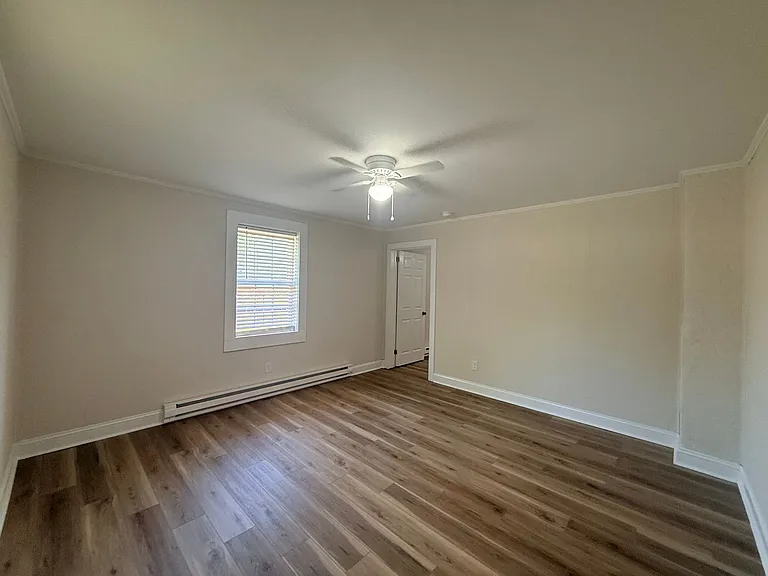 534 Manchester St SE — Photo 2