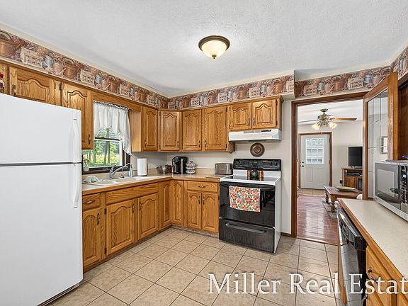 3rd image of 4695 Farrel Rd