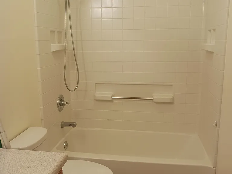 108 Burton St — Photo 15
