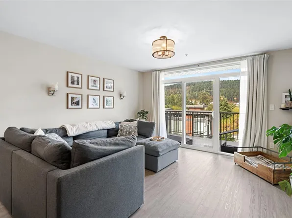 110 Presley Pl #311, View Royal, BC V9B 0Z1