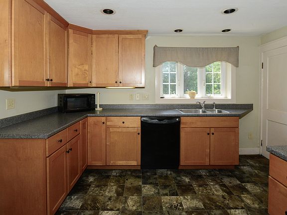 5th image of 341 E Main Street