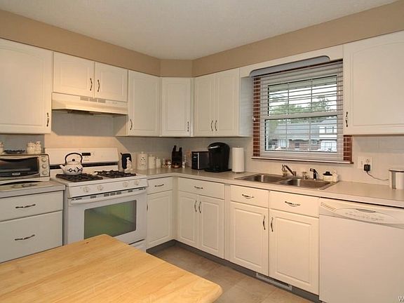 2nd image of 938 W Alaura Dr