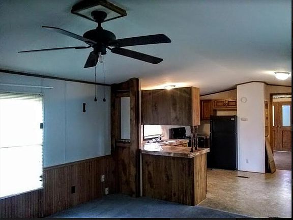 5th image of 643 Almond St