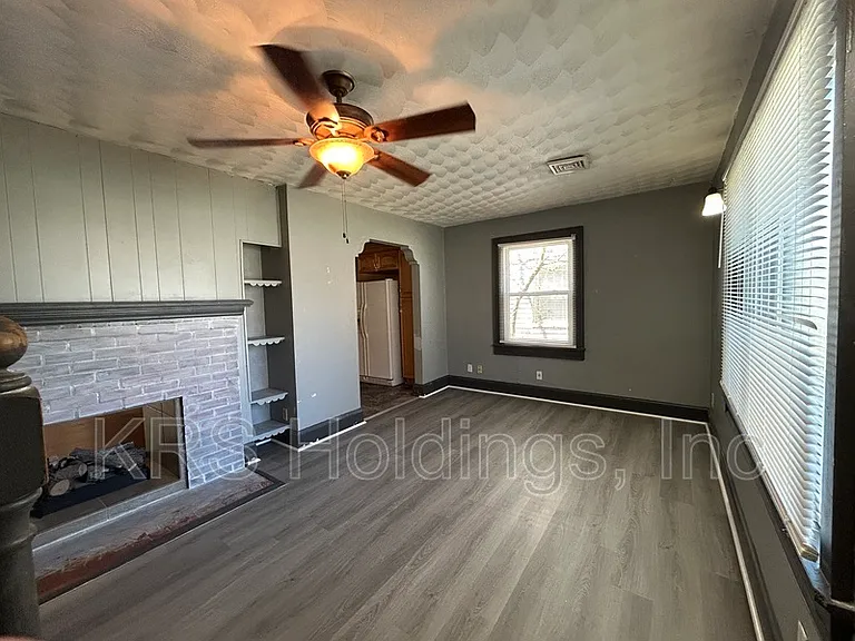 409 E Lorengo Ave — Photo 2
