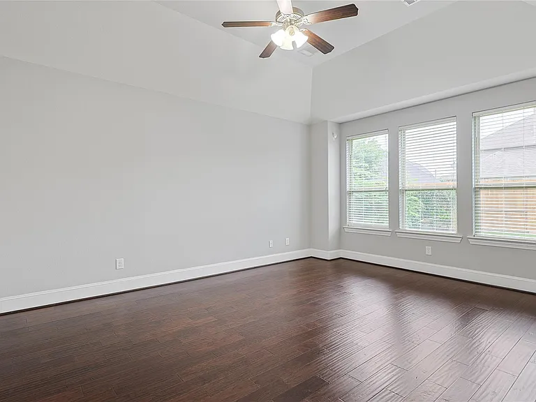 5919 Solara Ledge Ln — Photo 10