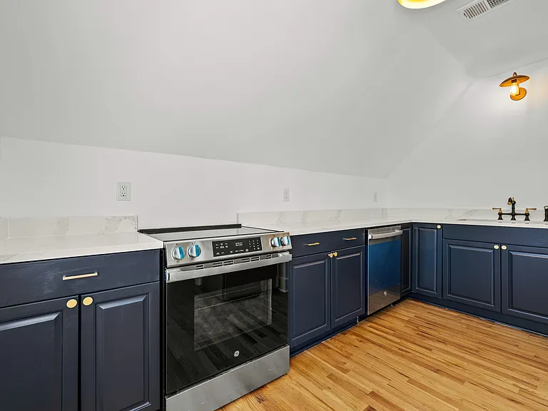 903 Carolyn Ave #B — Photo 7