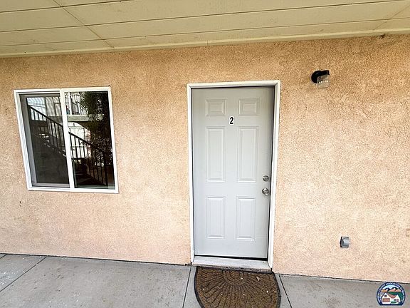 2nd image of 912 E 4th St #2