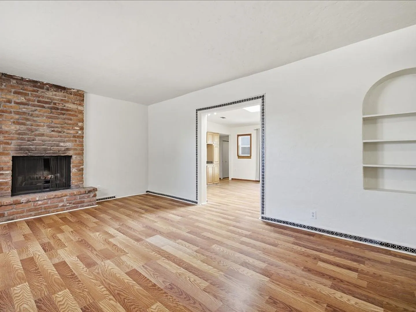Spacious 3-Bedroom Home with Large Enclosed Backyard & Covered Porch — Photo 4