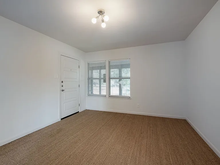442 E Huisache Ave #D — Photo 7
