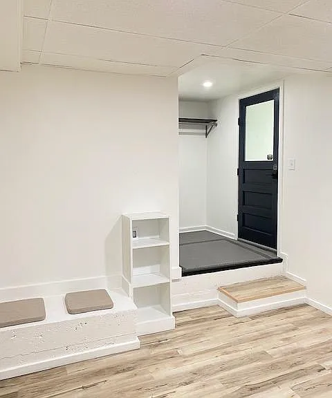 Built-in bookcase and bench perfect for study area with a desk.