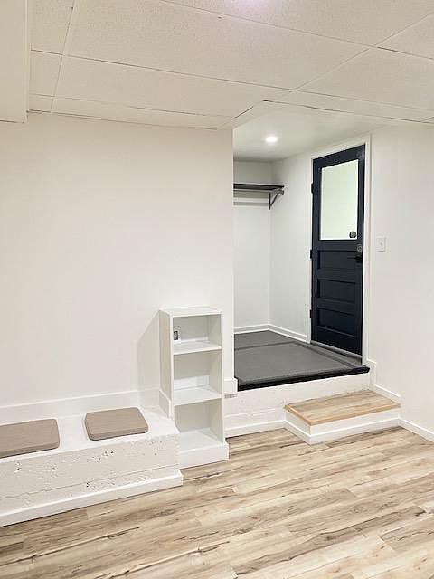 Built-in bookcase and bench perfect for study area with a desk.