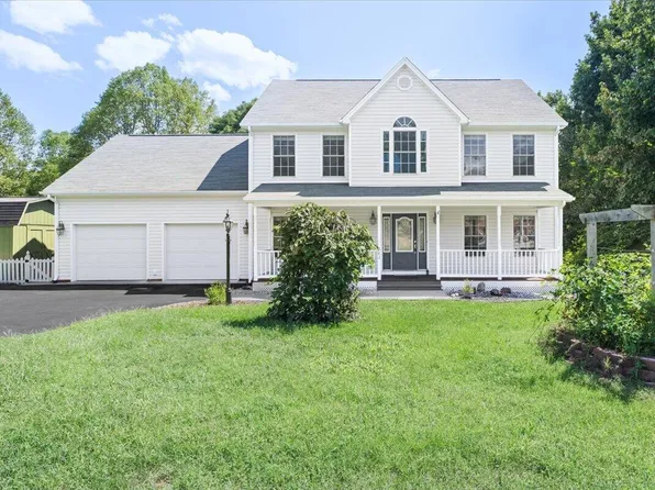 282 Four Seasons Dr, Troutville, VA 24175