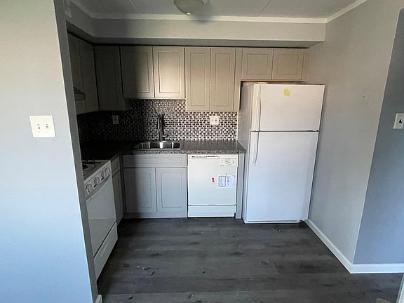 2nd image of 7758 Rockwell Ave
