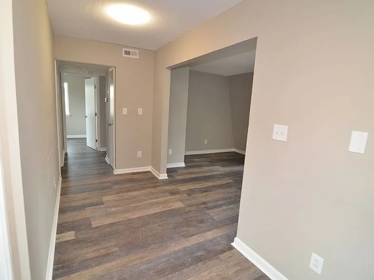 704 McMakin St — Photo 15