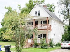 9801 Raymond Ave, Cleveland, OH