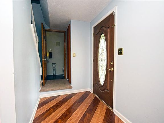 3rd image of 1105 Crestwood Dr