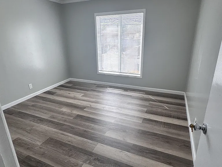 1646 Yosemite Ave #1646 — Photo 9
