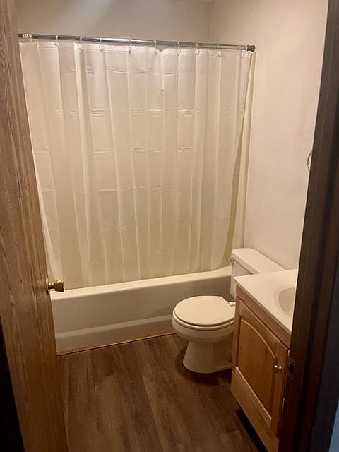 1st image of 28 Goldenwood Ln