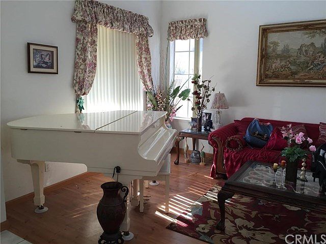 2nd image of 14861 Maplewood Dr