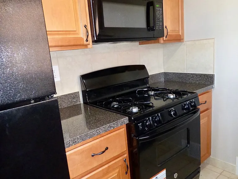 Modern Comfort Meets Everyday Convenience at Rock Street Gardens! — Photo 14
