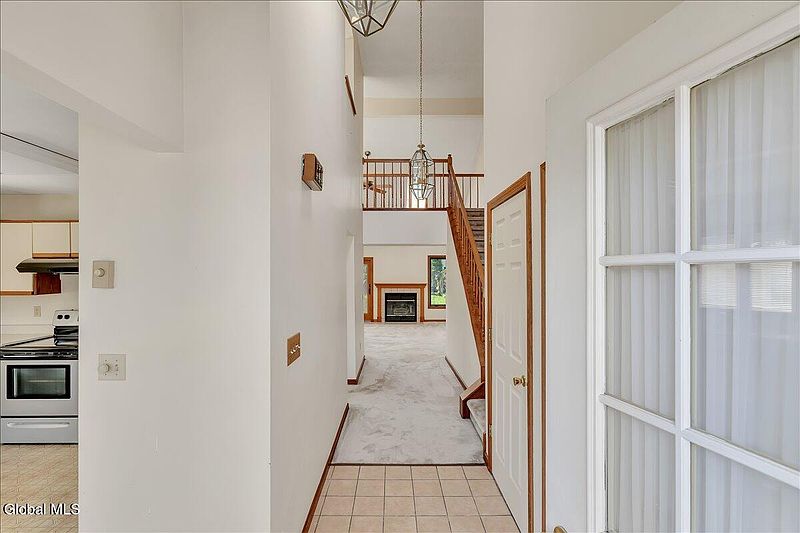 4th image of 8 Rusfield Drive