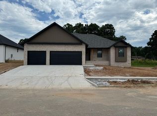 712 E Tarpon Rd, Nixa, MO 65714
