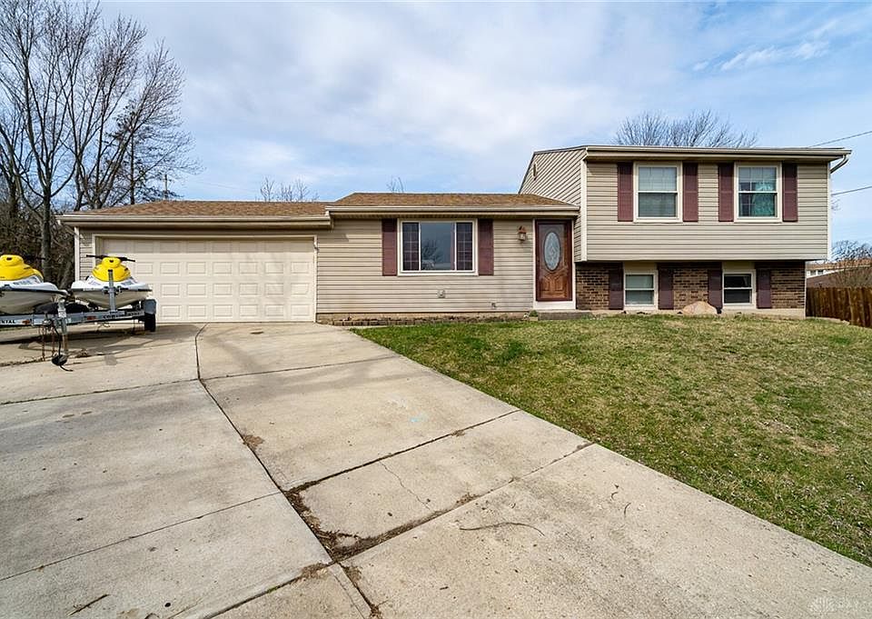 1st image of 913 Spring Lake Cir