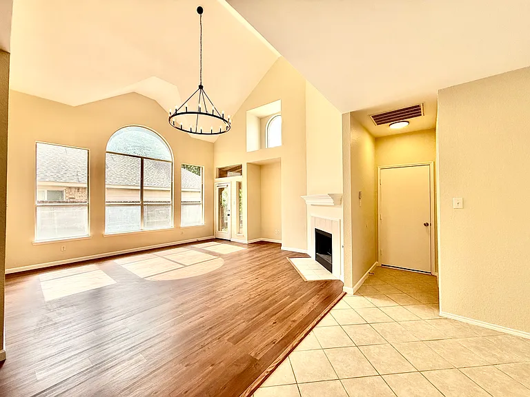 1534 Broadmoor Dr — Photo 5