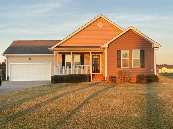 208 Settlers Pointe Dr, Pikeville, NC 27863