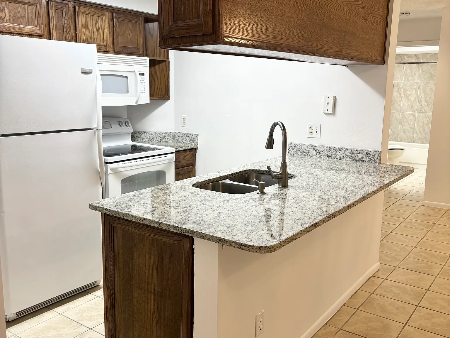 2 bed, 1000 sqft, $1,500 — Photo 4