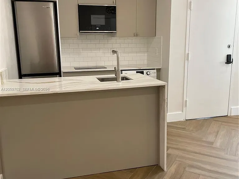 731 6th St #104-E — Photo 15