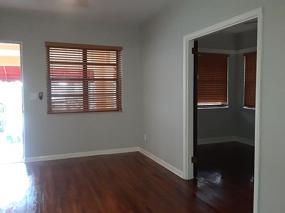 3rd image of 331 W Comanche Ave