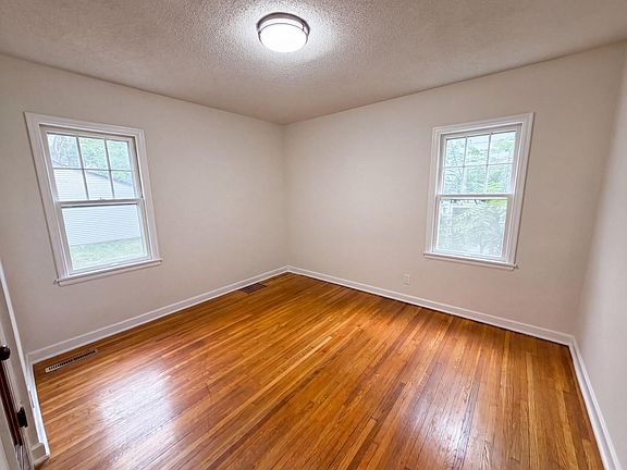 4th image of 4117 44th Ave S