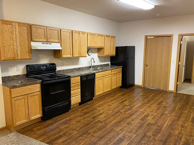 127 E Rives St — Photo 3