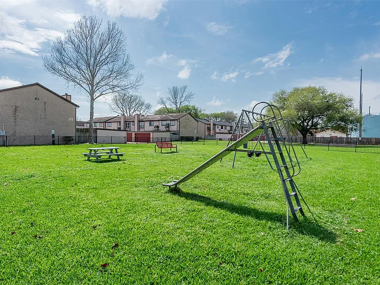 12400 Brookglade Cir #15 — Photo 38