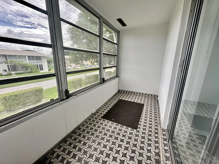 20 Norwich E #A — Photo 6