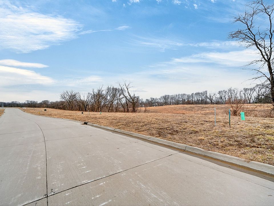 1st image of 296 Alder Blvd