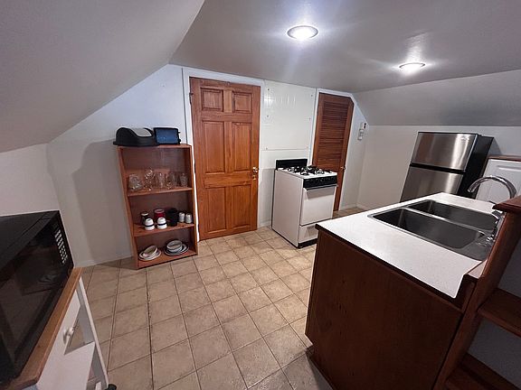 4th image of 325 S Metcalf St #6