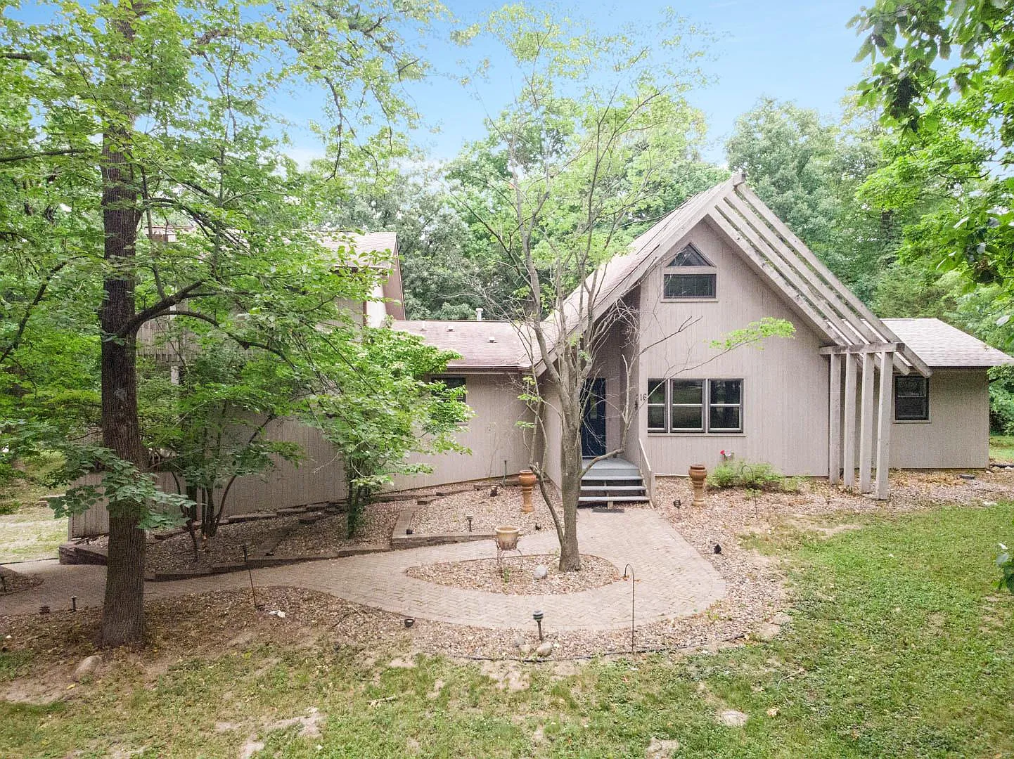 109 Peine Dr photo 1