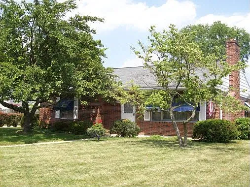 403 Raymond St photo 1
