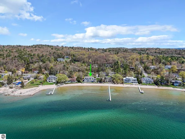 6525 Peninsula Dr, Traverse City, MI 49686