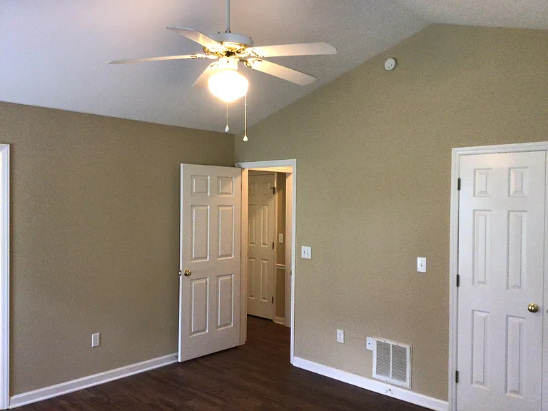 1321 Kenwood St — Photo 7