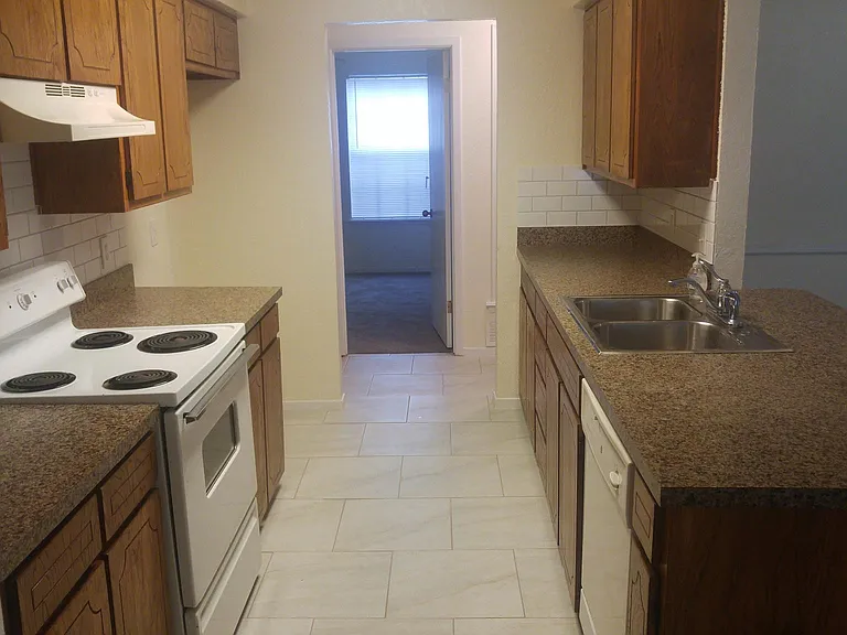 1029 Blue Carriage Ln N — Photo 13