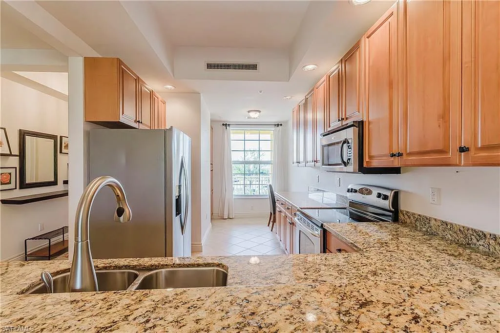 2 bed, 2.0 bath, 1249 sqft, $2,495 — Photo 3