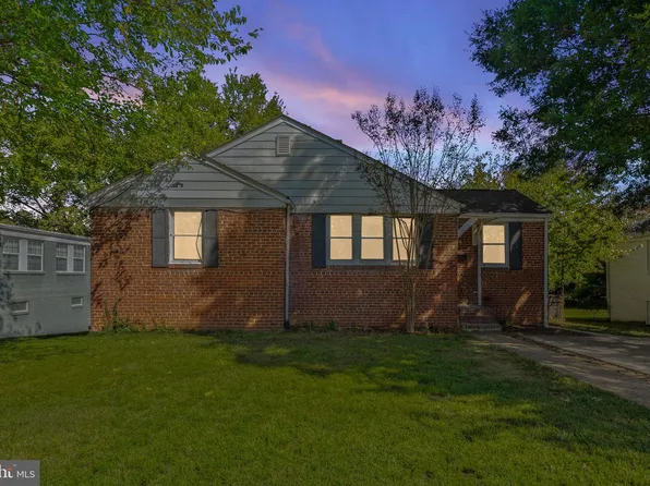 2716 School St, Alexandria, VA 22303