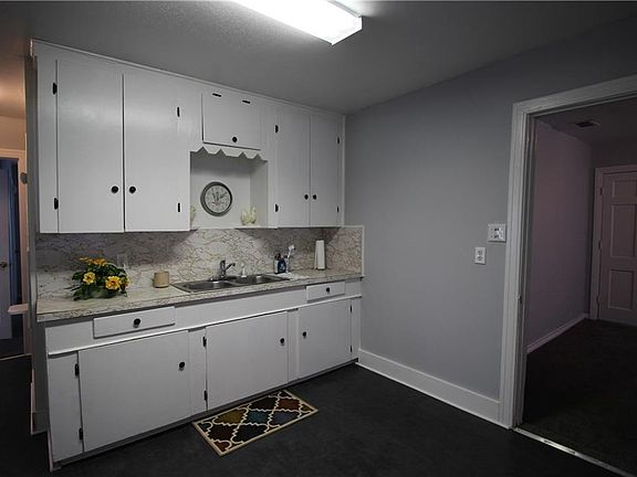 4th image of 617 SE 2nd St