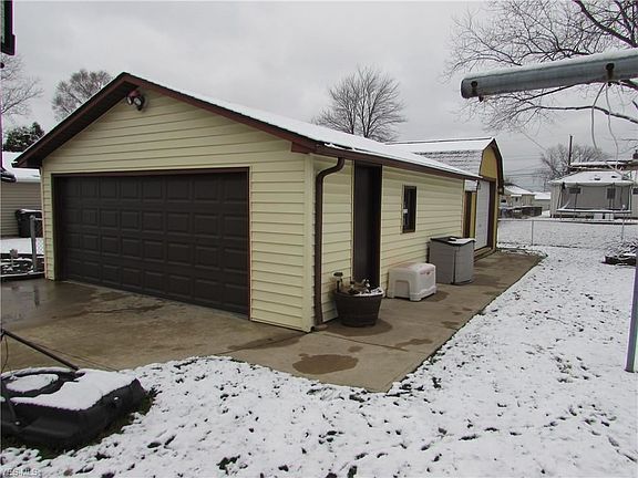 3rd image of 13860 Dalebrook Ave